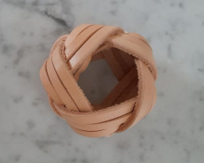 Lederknoten / Halstuchknoten geflochten