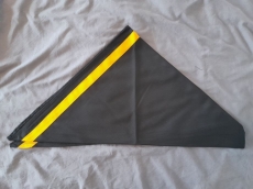 Halstuch schwarz mit gelbem Streifen